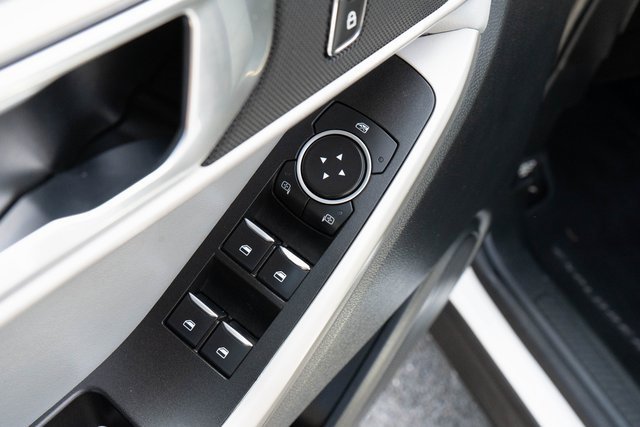 Used 2022 Ford Explorer XLT w/ Equipment Group 202A image 19