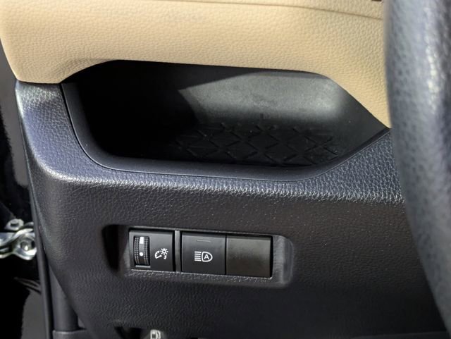 Used 2022 Toyota RAV4 XLE image 22