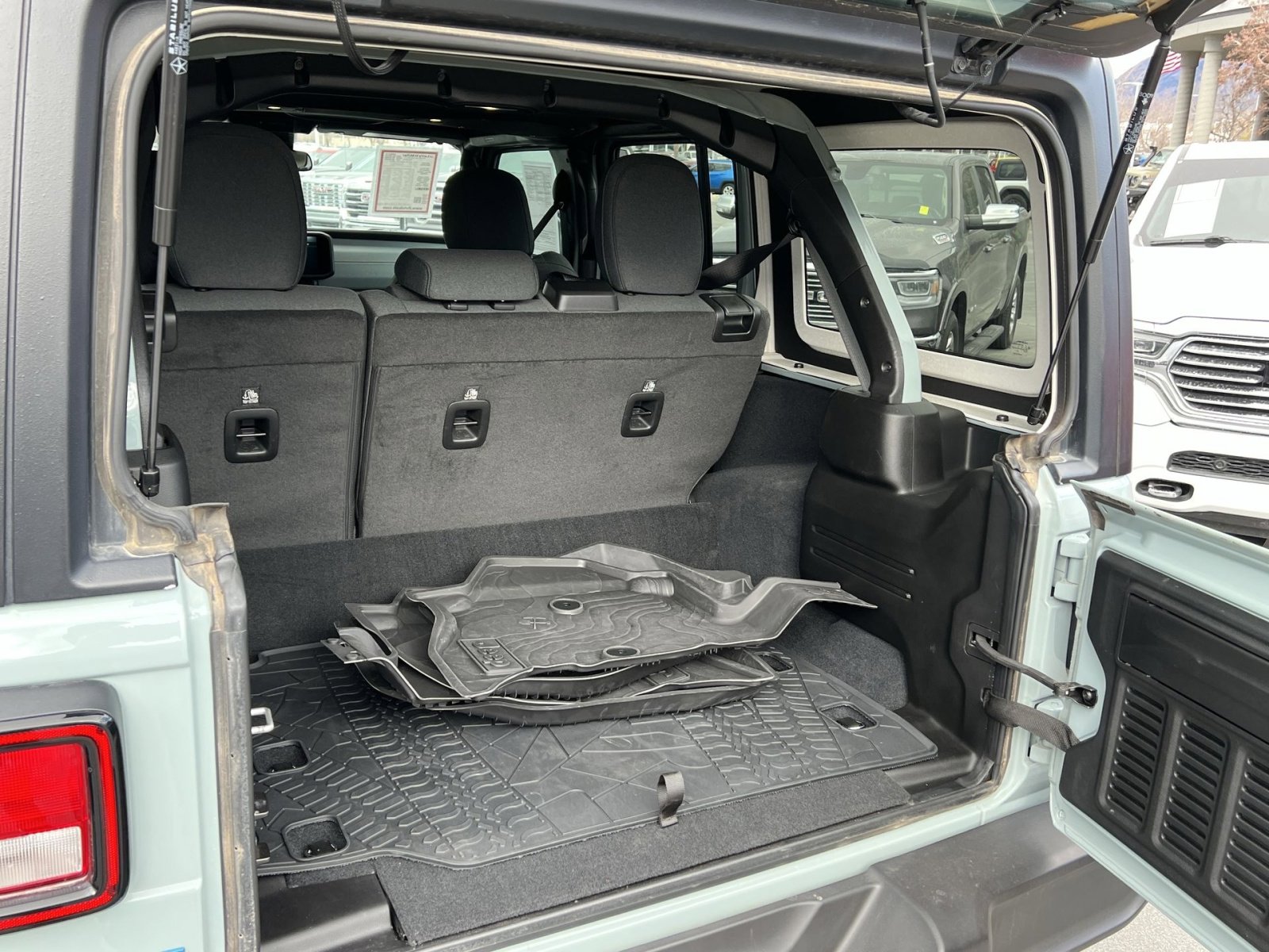 Used 2024 Jeep Wrangler Willys image 32