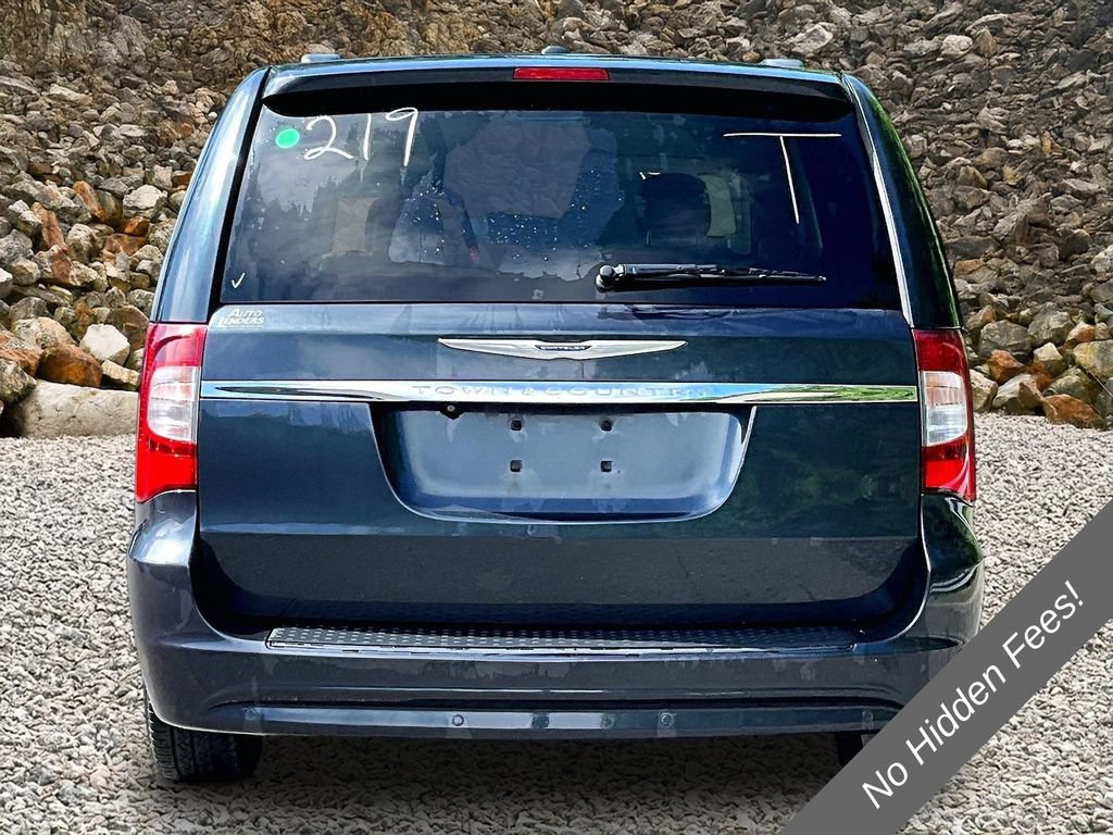 Used 2014 Chrysler Town & Country Touring-L w/ Driver Convenience Group FWD image 4