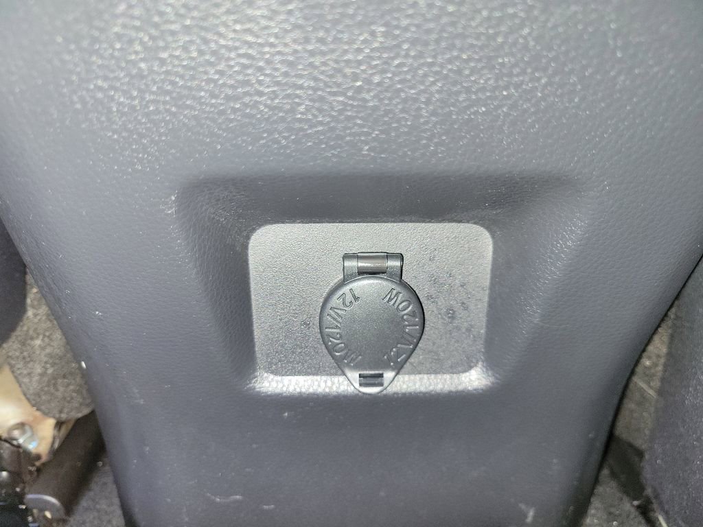 Used 2021 Toyota RAV4 LE image 10