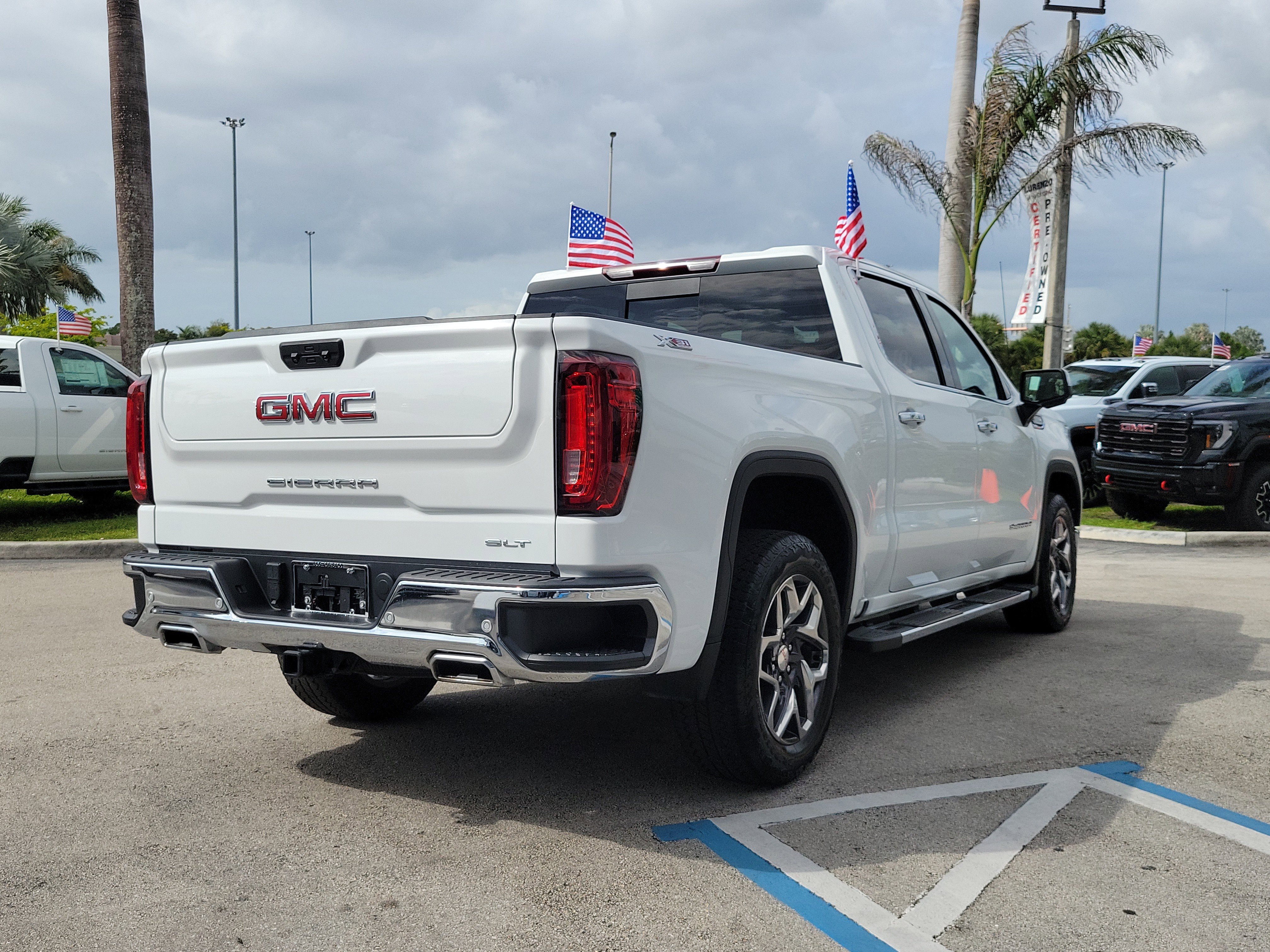 Used 2024 GMC Sierra 1500 SLT w/ SLT Premium Plus Package AWD/4WD image 5