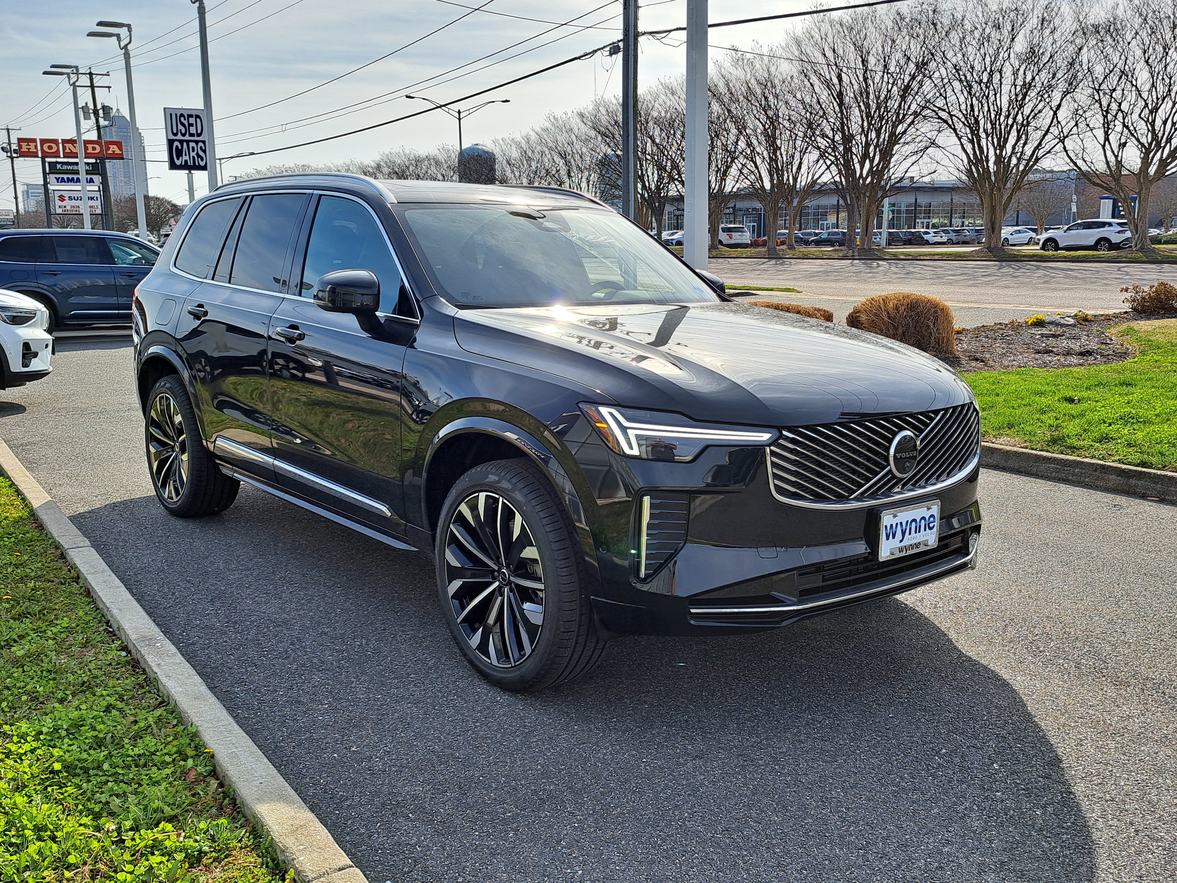 New 2026 Volvo XC90 B6 Plus w/ Protection Package Premier AWD/4WD image 2