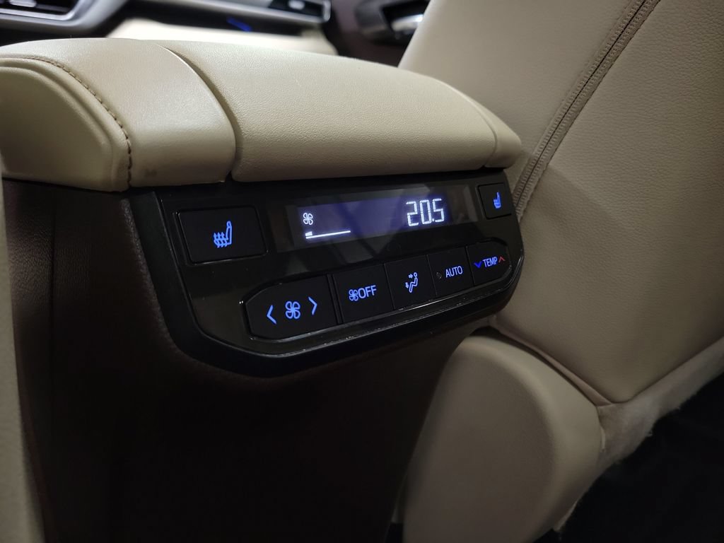 Used 2020 Toyota Highlander Platinum AWD/4WD image 30