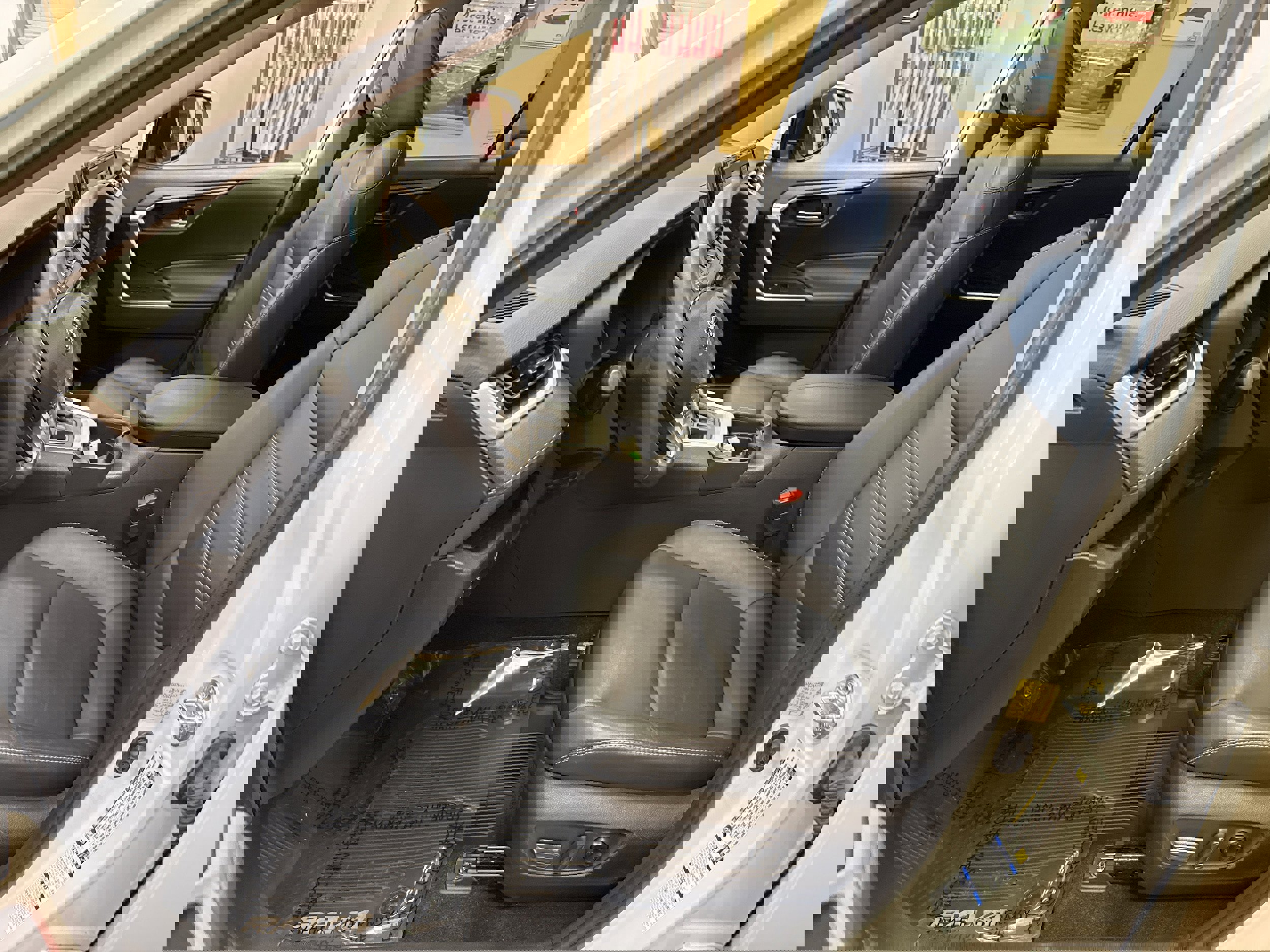 Used 2021 Toyota RAV4 XLE Premium image 7