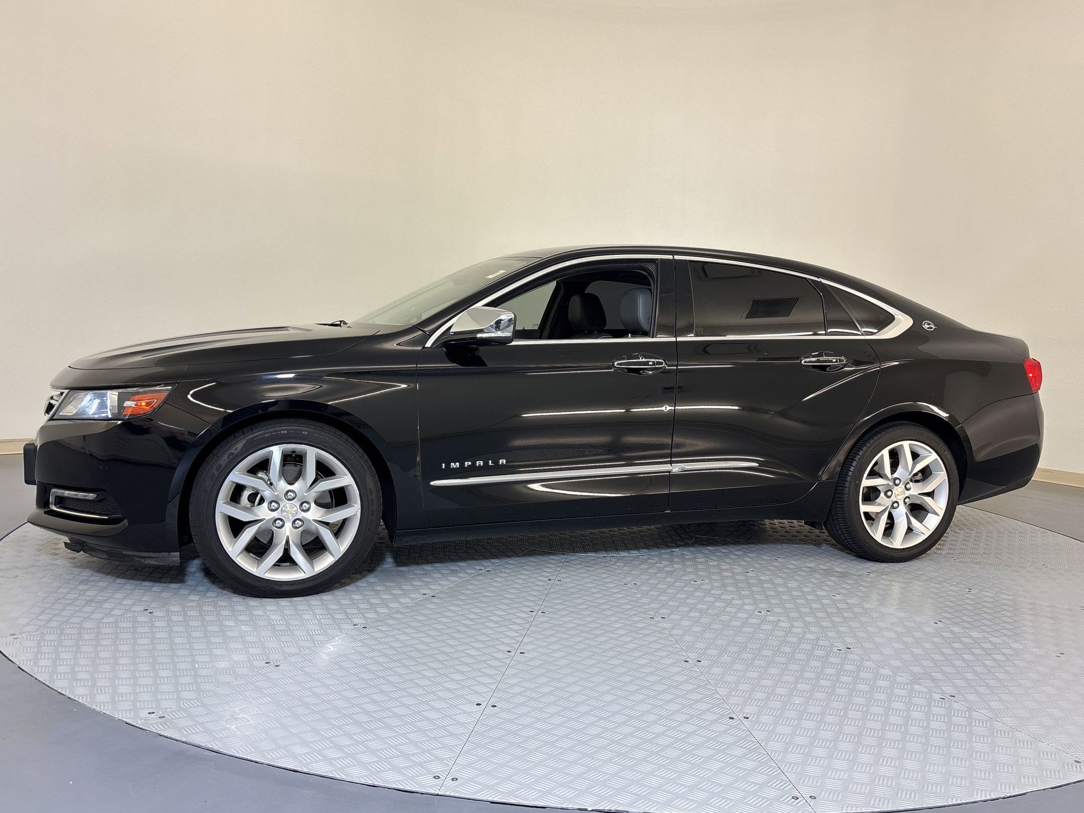 Used 2016 Chevrolet Impala LTZ image 2