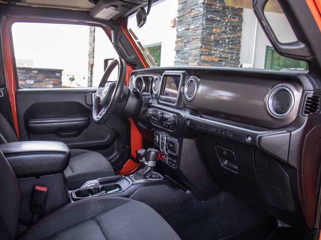 Used 2018 Jeep Wrangler Unlimited Rubicon w/ Safety Group AWD/4WD image 17