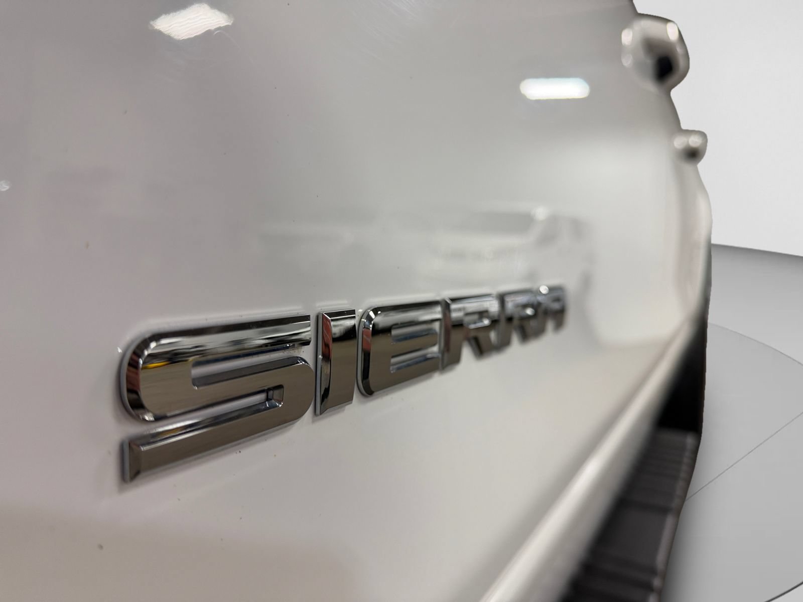 Used 2018 GMC Sierra 1500 SLE w/ SLE Value Package AWD/4WD image 12