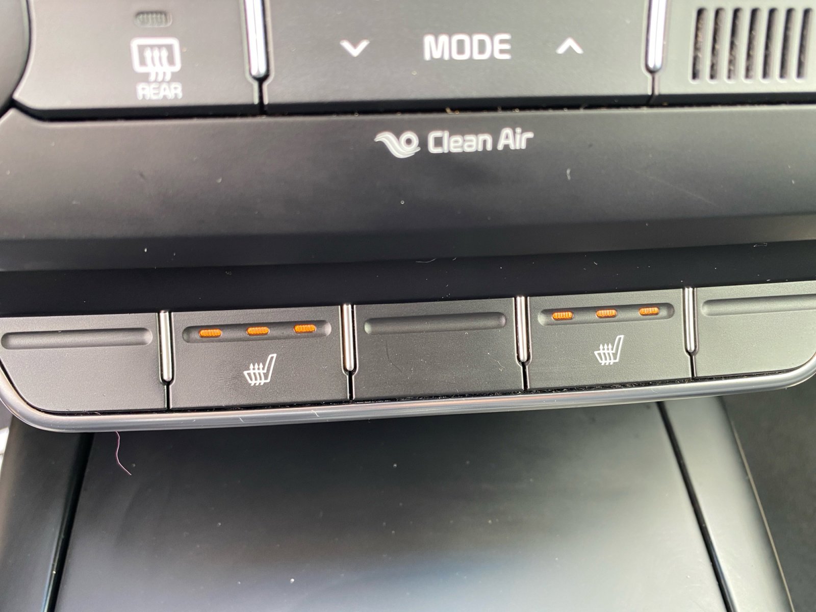 Used 2018 Kia Sorento LX image 26