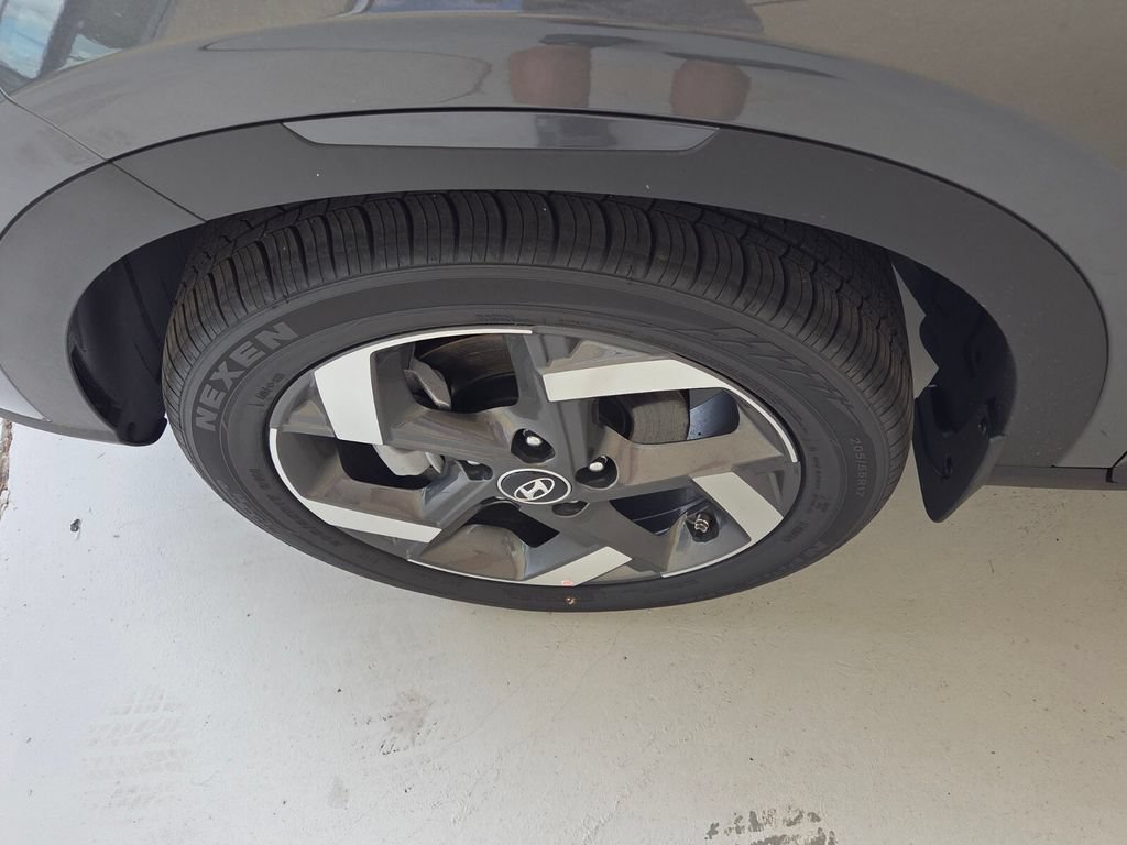 New 2025 Hyundai Venue Limited FWD image 16