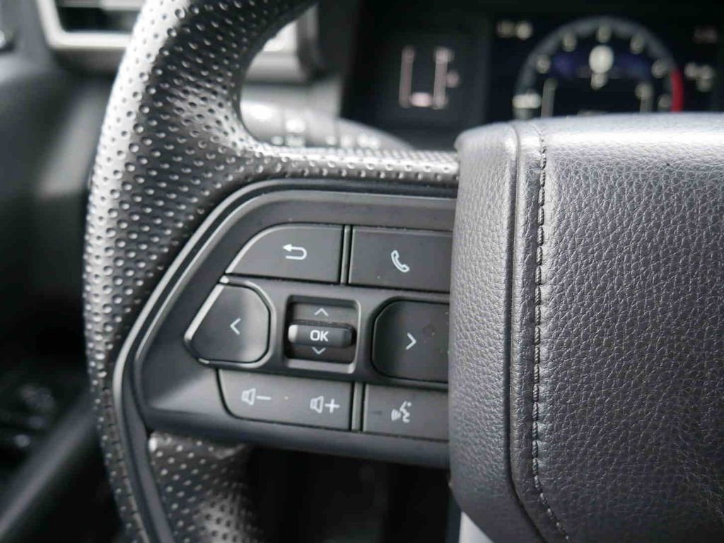 Used 2025 Toyota Tacoma SR5 image 39