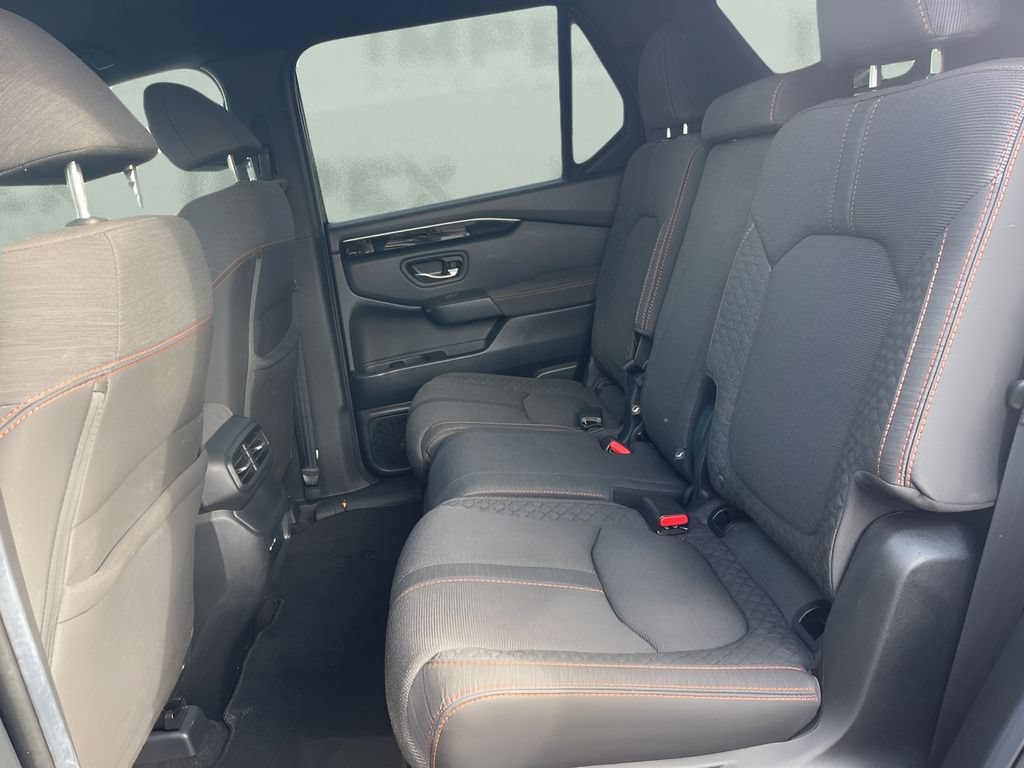 Used 2025 Honda Pilot Sport image 13