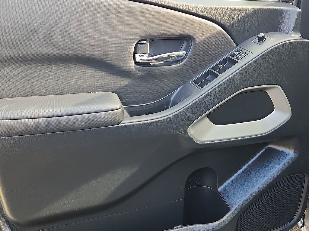 Certified 2023 Nissan Frontier SV image 13