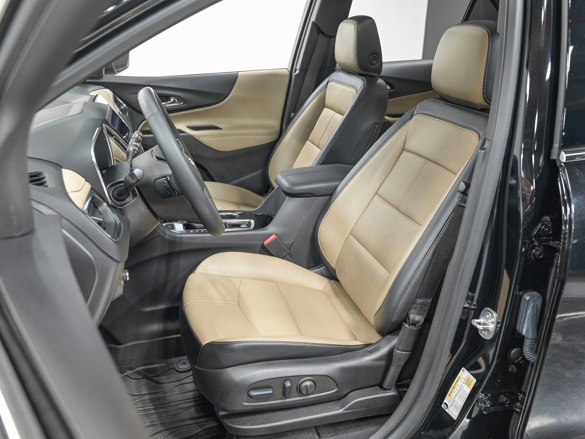 Used 2023 Chevrolet Equinox Premier image 16