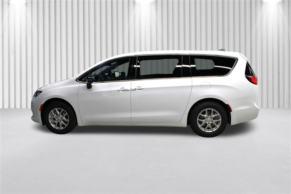 New 2026 Chrysler Voyager LX image 7