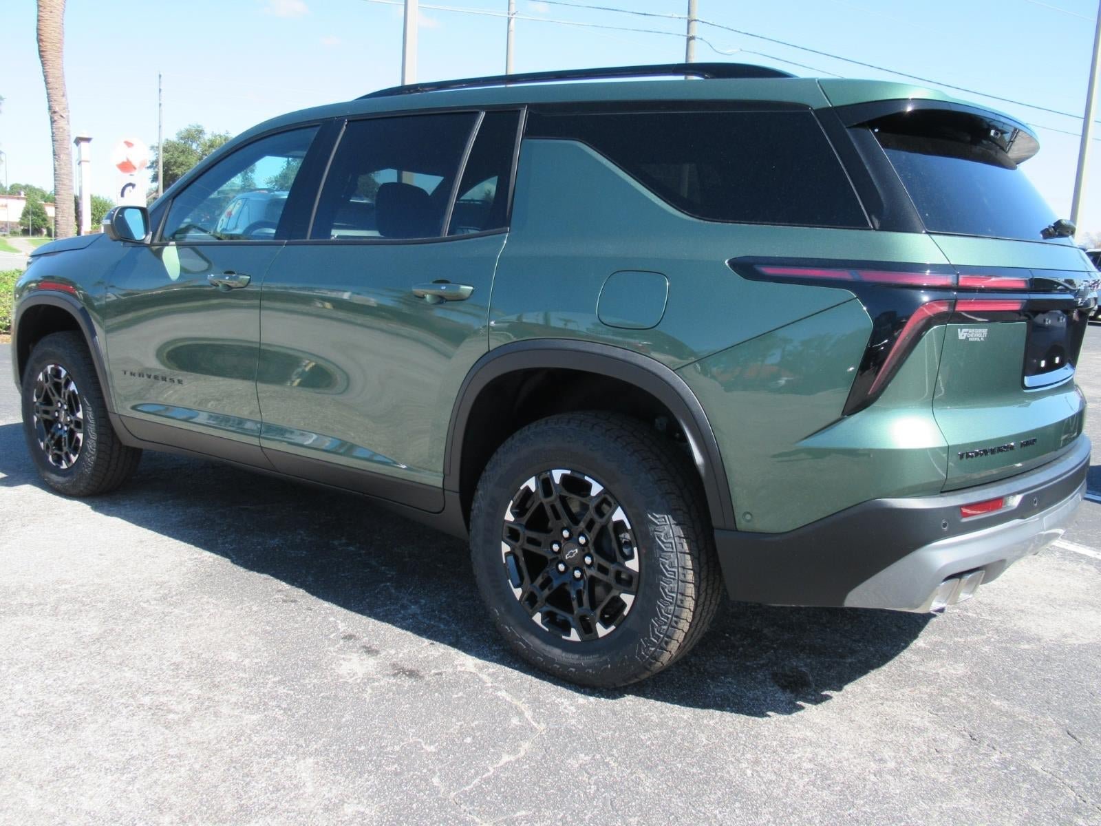 New 2027 Chevrolet Traverse Z71 w/ Enhanced Driving Package AWD/4WD image 6