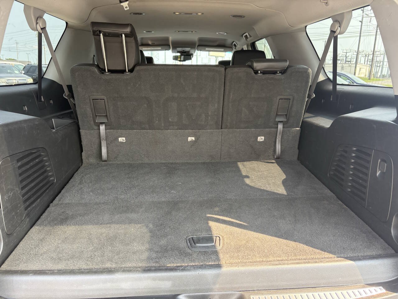 Used 2020 Chevrolet Suburban LT RWD image 16