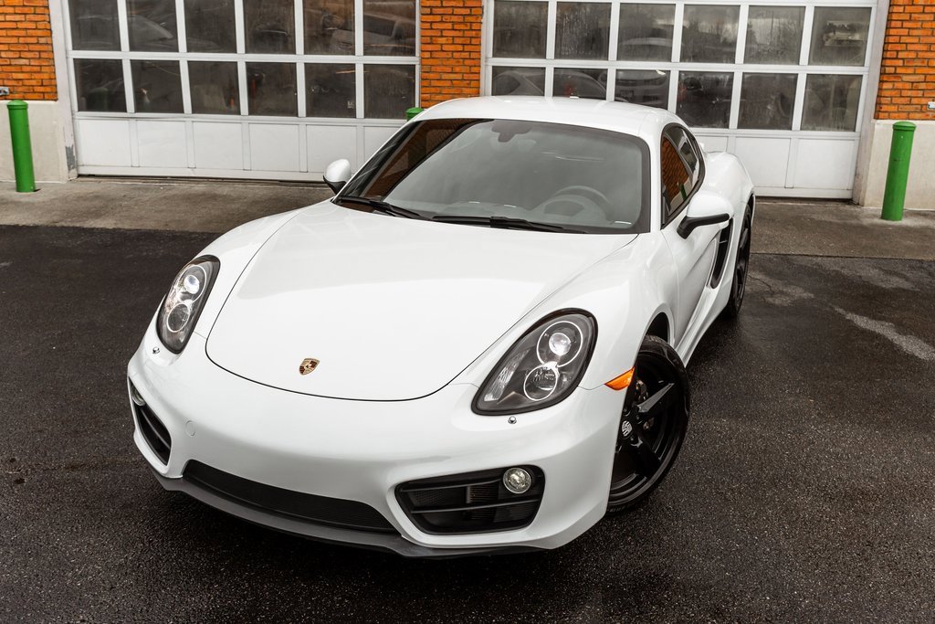 Used 2015 Porsche Cayman image 2