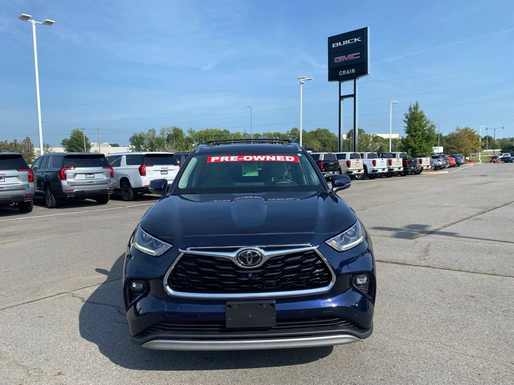 Used 2021 Toyota Highlander Platinum AWD/4WD image 2
