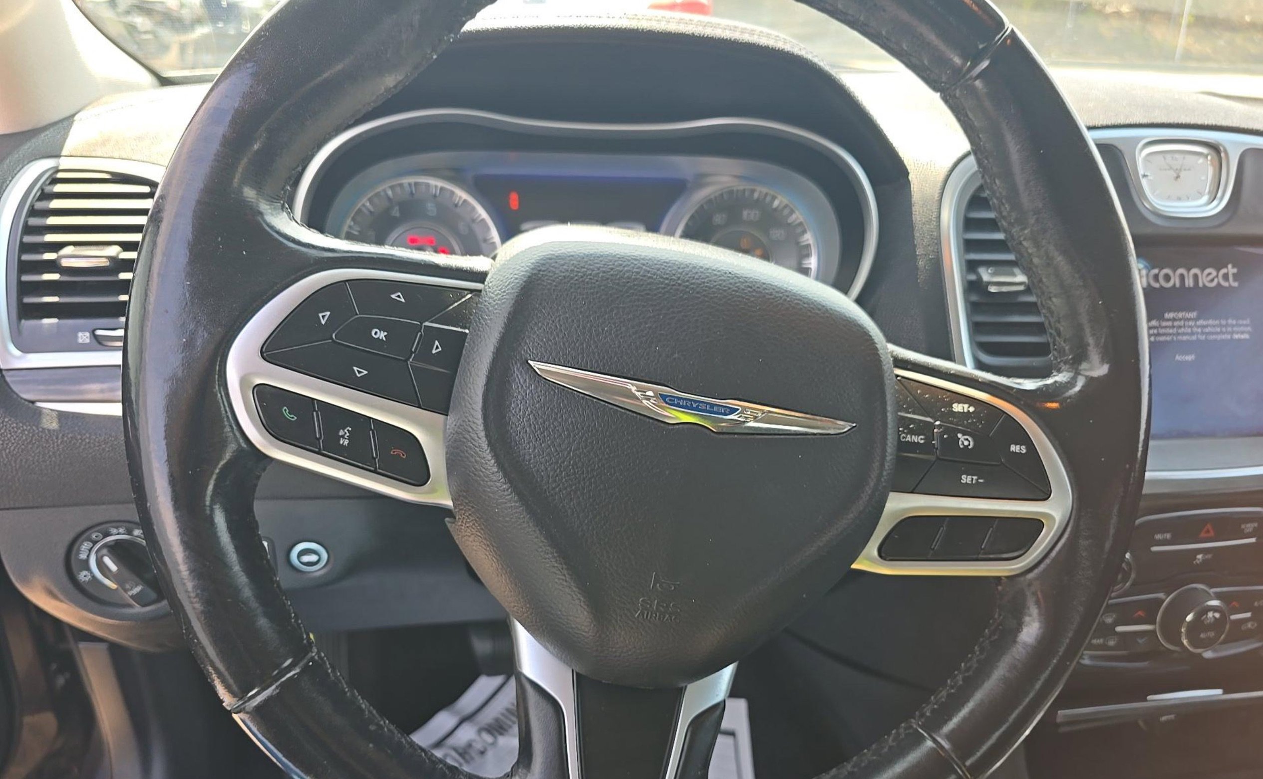 Used 2018 Chrysler 300 Touring w/ Driver Convenience Group RWD image 6