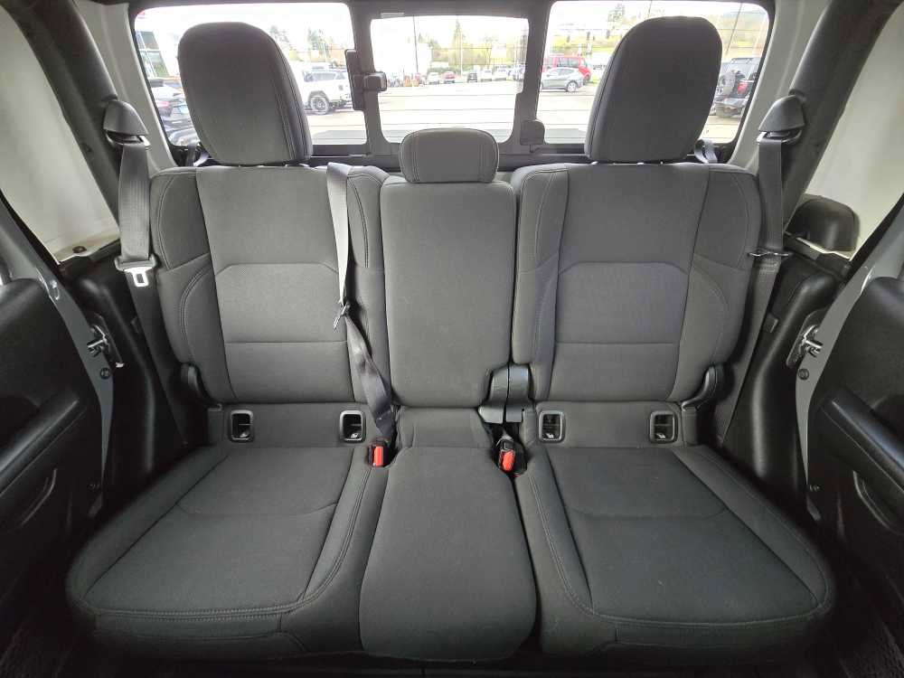 Used 2021 Jeep Gladiator Sport image 17