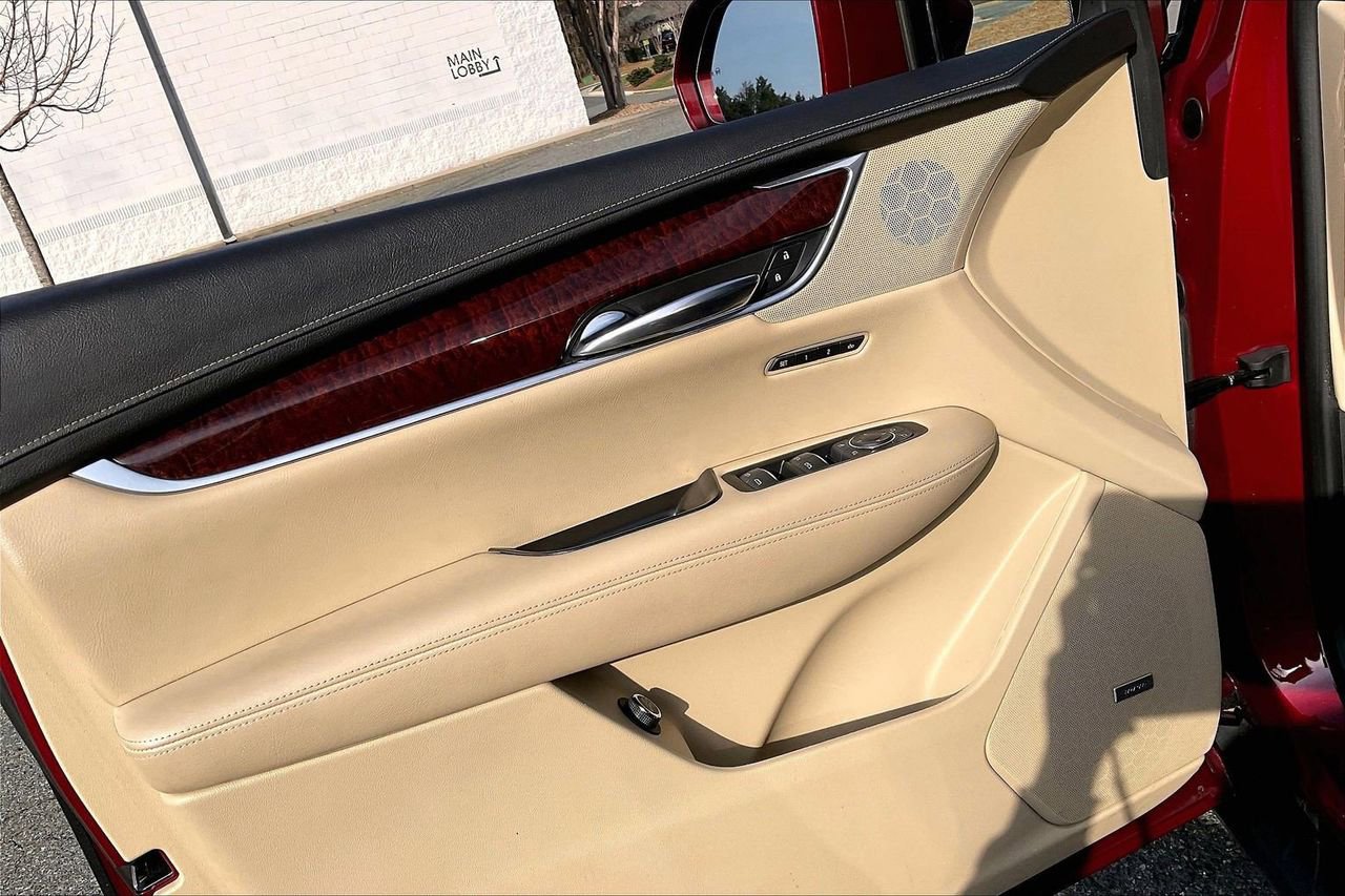 Used 2017 Cadillac XT5 Luxury w/ Driver Awareness Package image 28