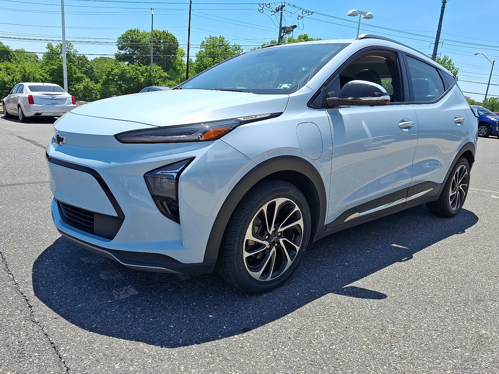 Certified 2023 Chevrolet Bolt EUV Premier w/ Sun & Sound Package FWD image 3