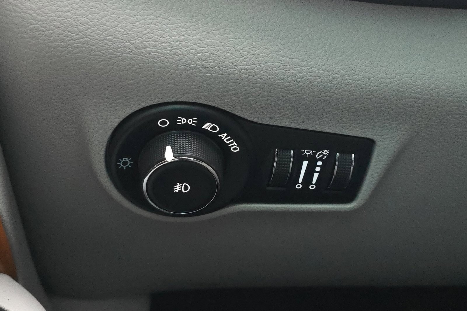 Used 2022 Jeep Compass Limited w/ Elite Group image 39