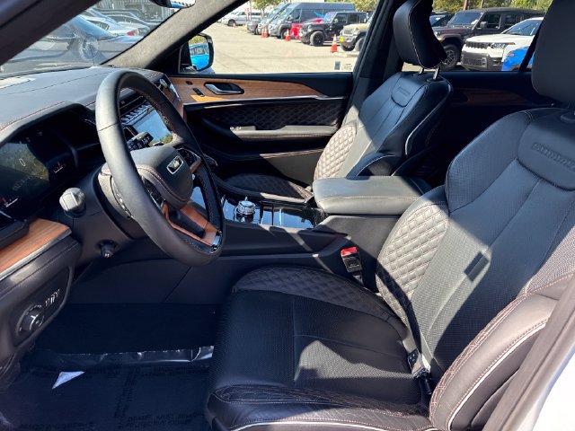 New 2025 Jeep Grand Cherokee Summit AWD/4WD image 14