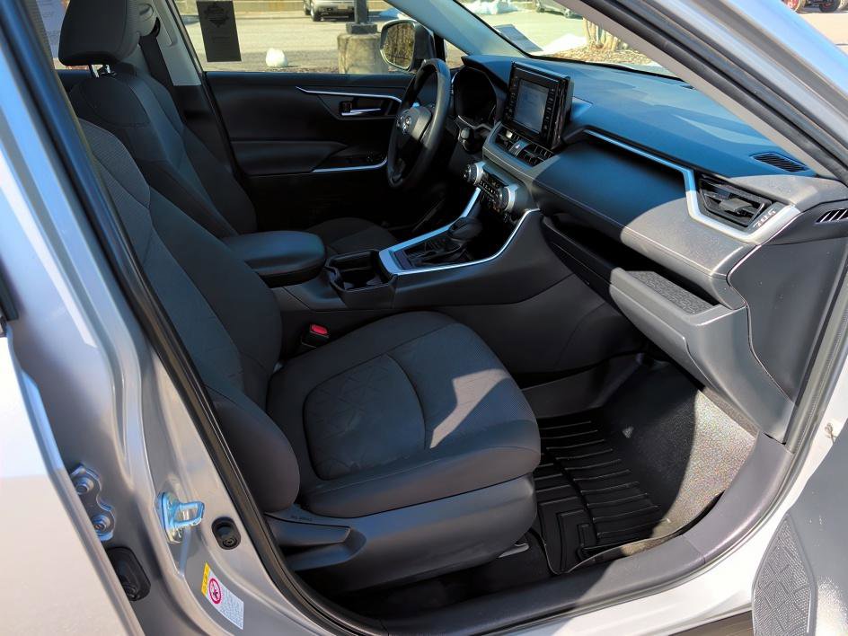 Used 2019 Toyota RAV4 XLE w/ Convenience Package image 12