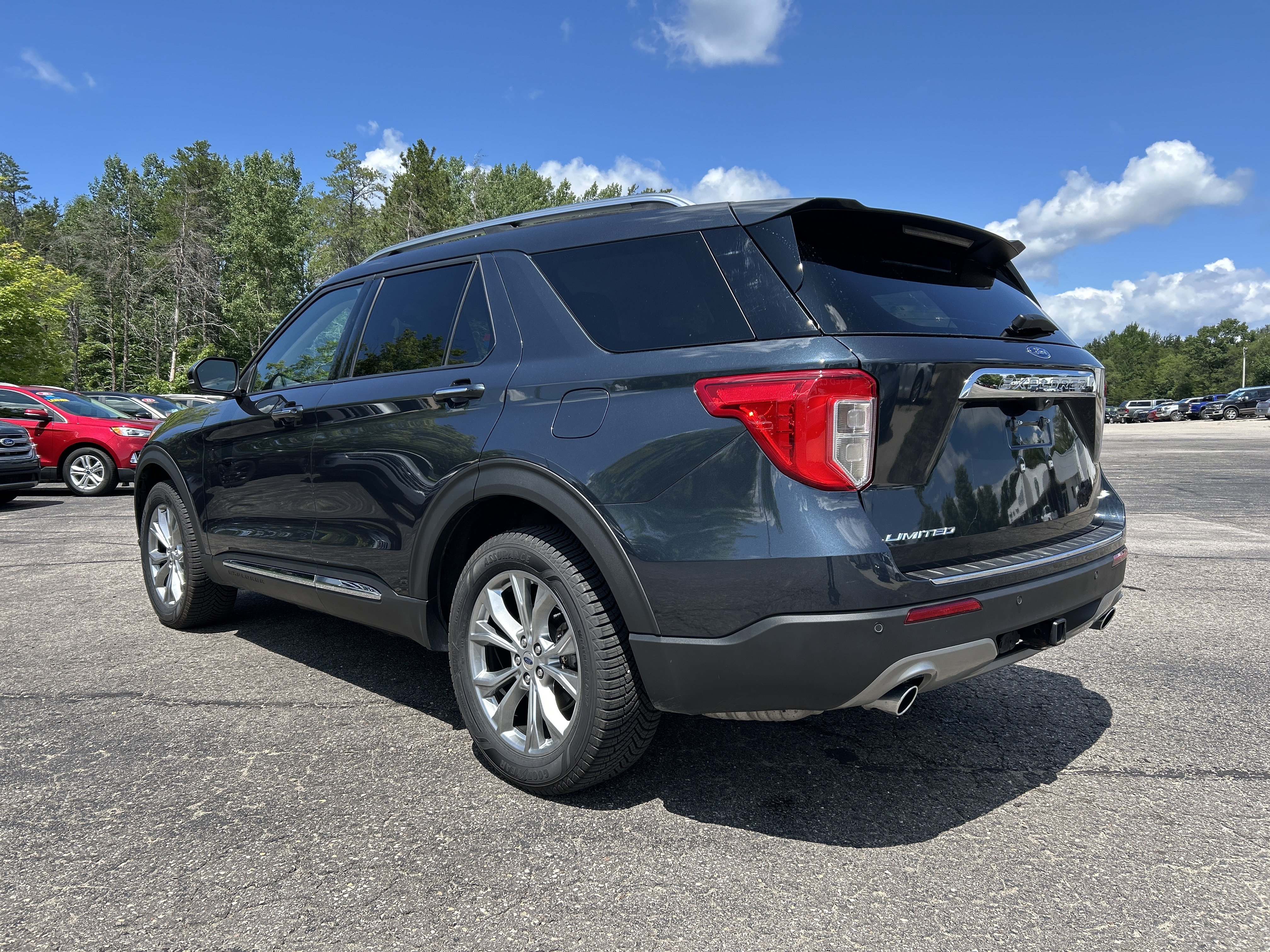 Used 2024 Ford Explorer Limited w/ Equipment Group 301A AWD/4WD image 5