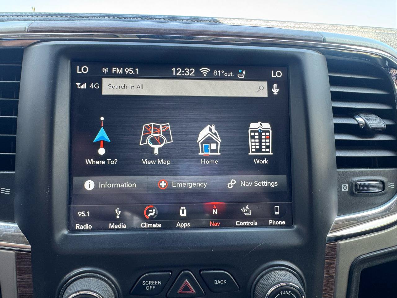 Used 2018 RAM 1500 Laramie w/ Convenience Group AWD/4WD image 15