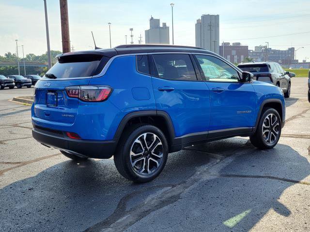 Used 2023 Jeep Compass Limited AWD/4WD image 2