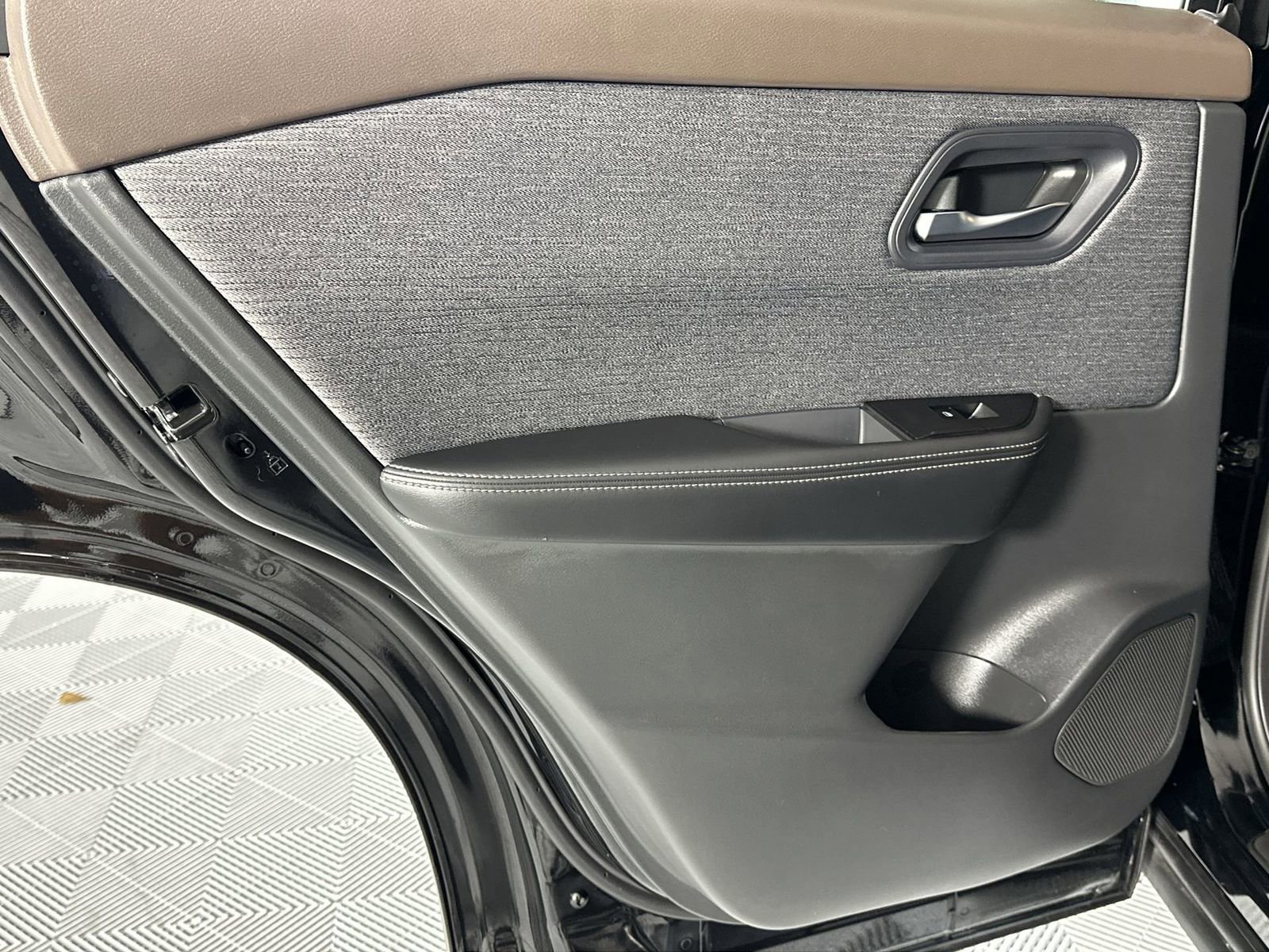 Used 2022 Nissan Rogue SV image 29