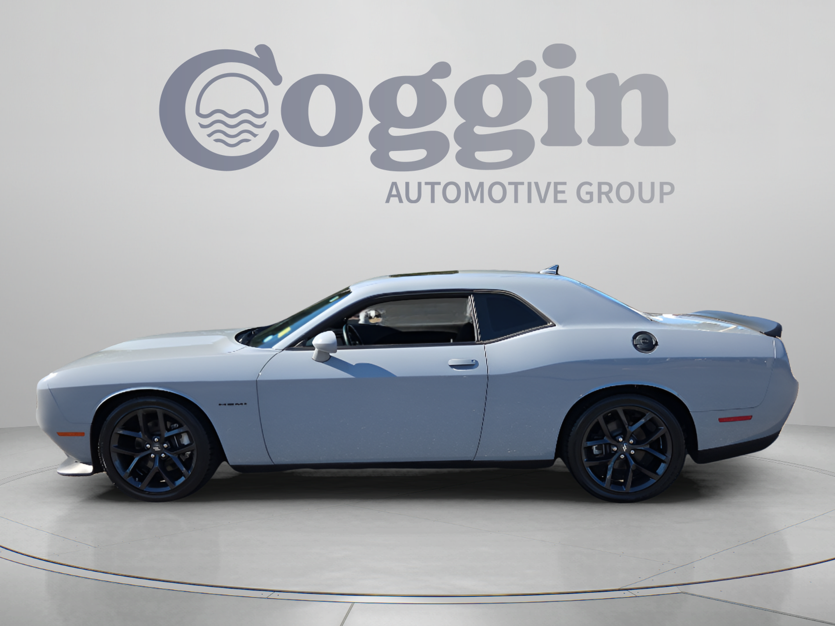 Used 2022 Dodge Challenger R/T w/ Blacktop Package RWD image 2