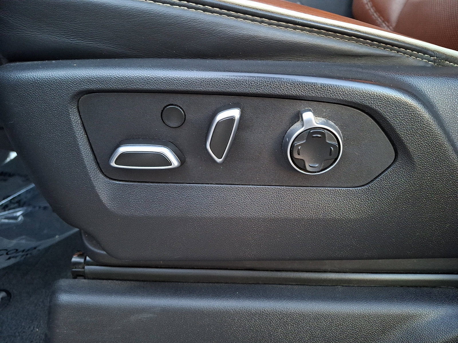 Certified 2024 GMC Sierra 2500 Denali Ultimate w/ Max Trailering Package image 17