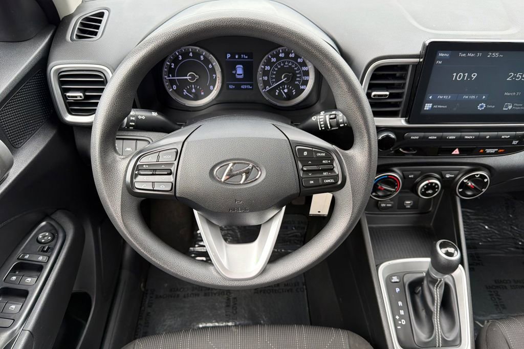 Used 2020 Hyundai Venue SE image 13