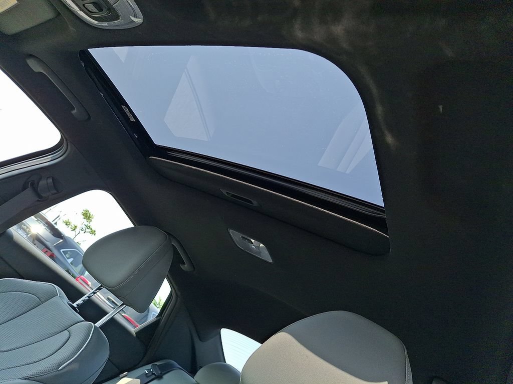 Used 2025 Hyundai Elantra Limited FWD image 14