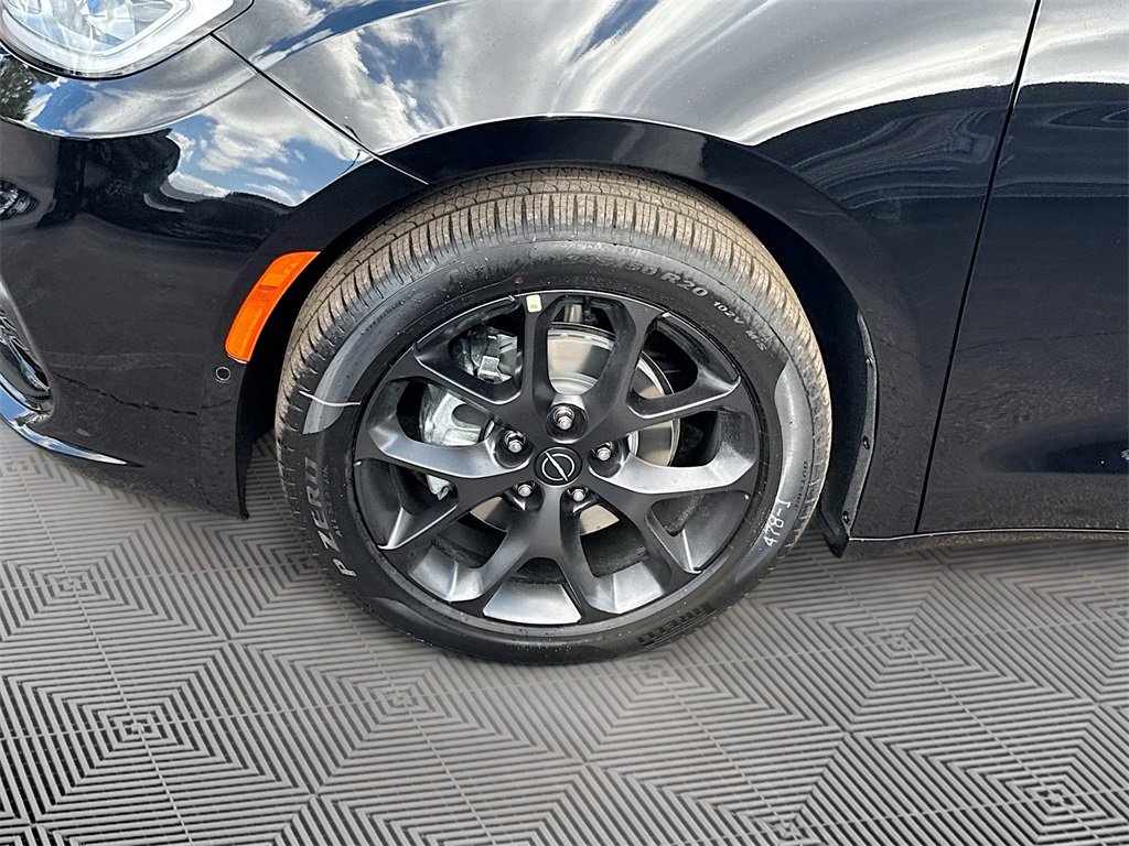 New 2026 Chrysler Pacifica Limited w/ S Appearance Package image 35