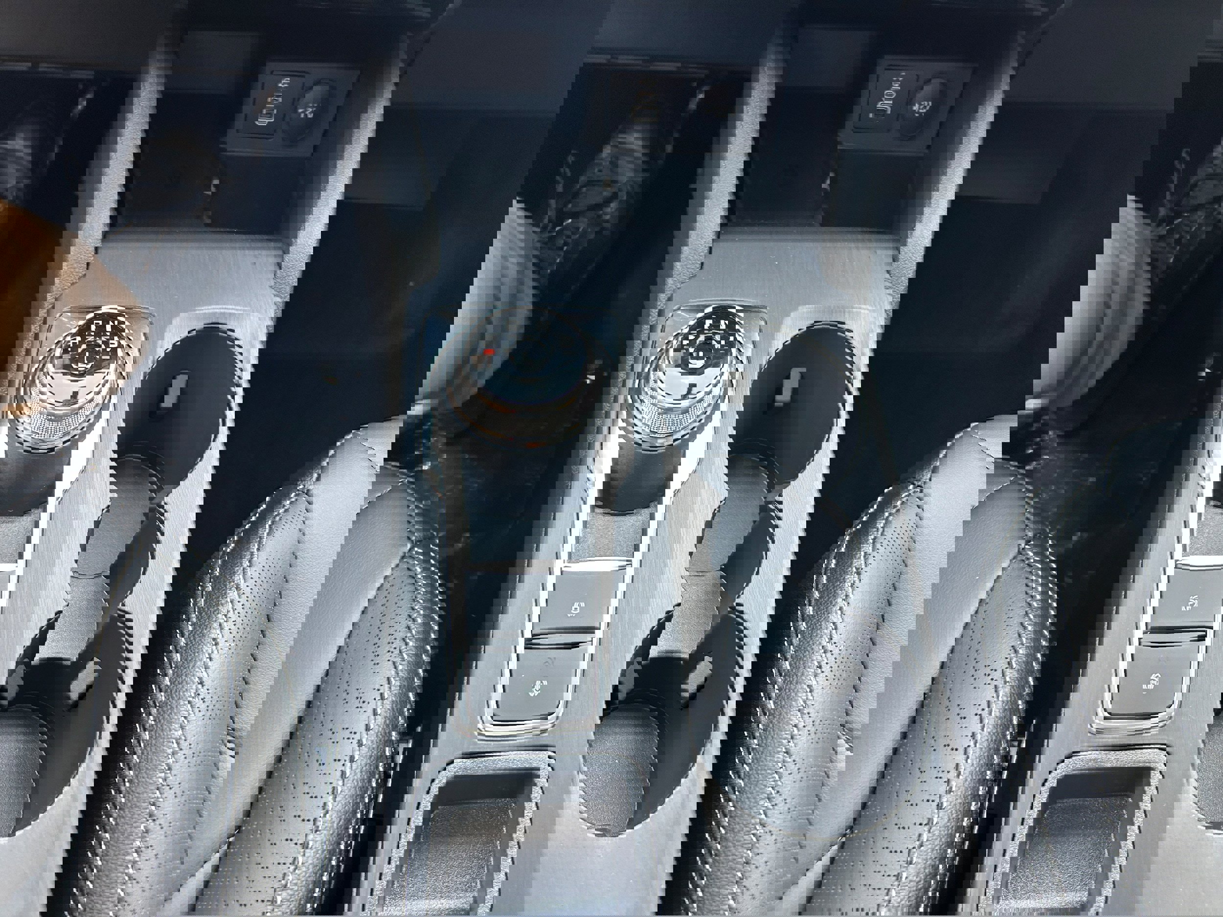 New 2025 Ford Escape SE w/ PHEV Premium Package FWD image 45