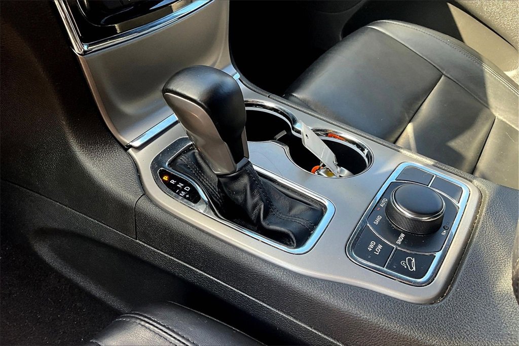 Used 2022 Jeep Grand Cherokee Limited image 16