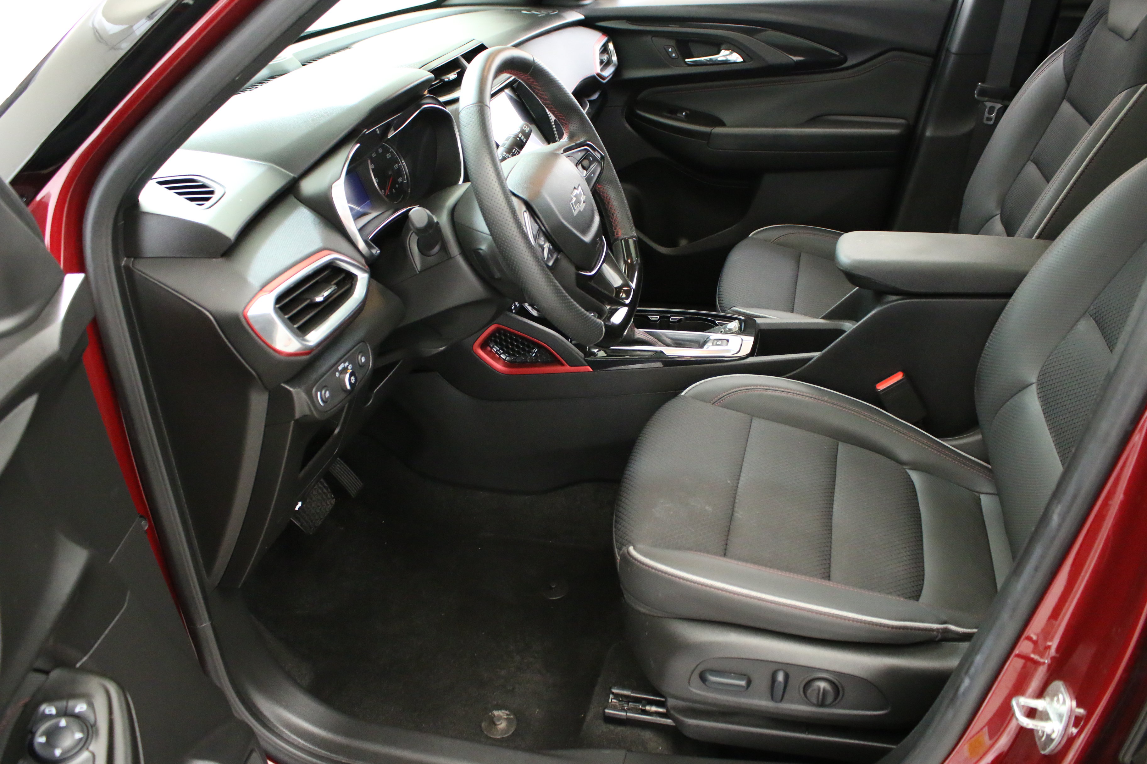 Certified 2023 Chevrolet TrailBlazer RS w/ Sun and Liftgate Package FWD image 25