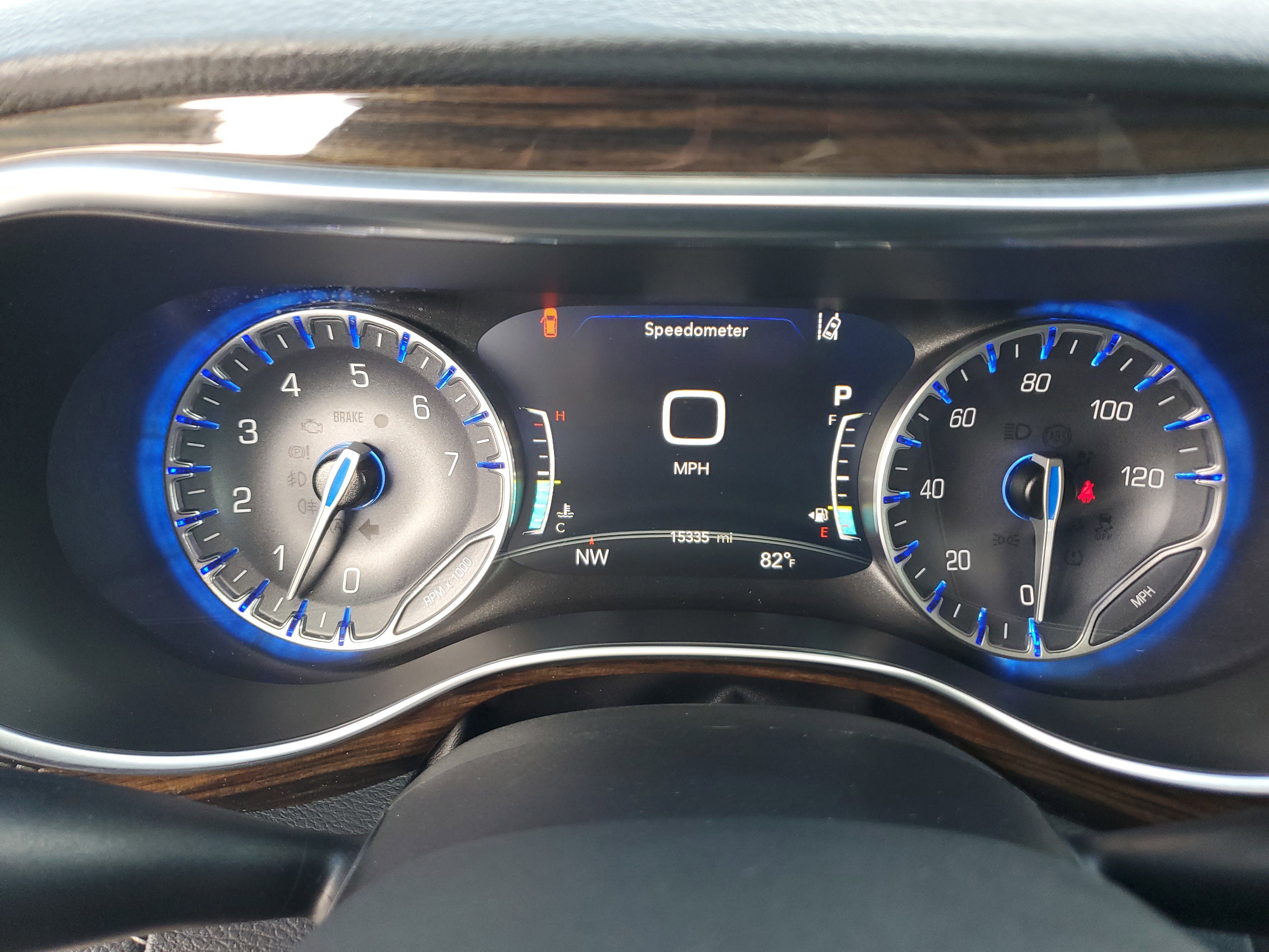 Used 2023 Chrysler Pacifica Limited w/ Uconnect Theater Family Group image 33