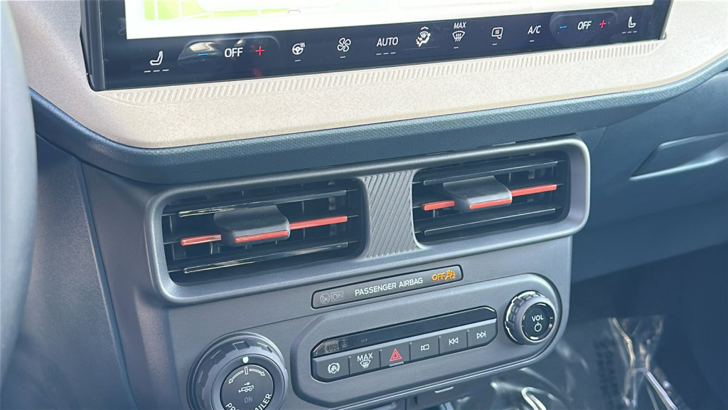 New 2025 Ford Maverick Lariat w/ 4K Tow Package image 14