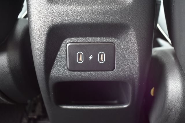 Used 2025 Hyundai Venue Limited FWD image 6