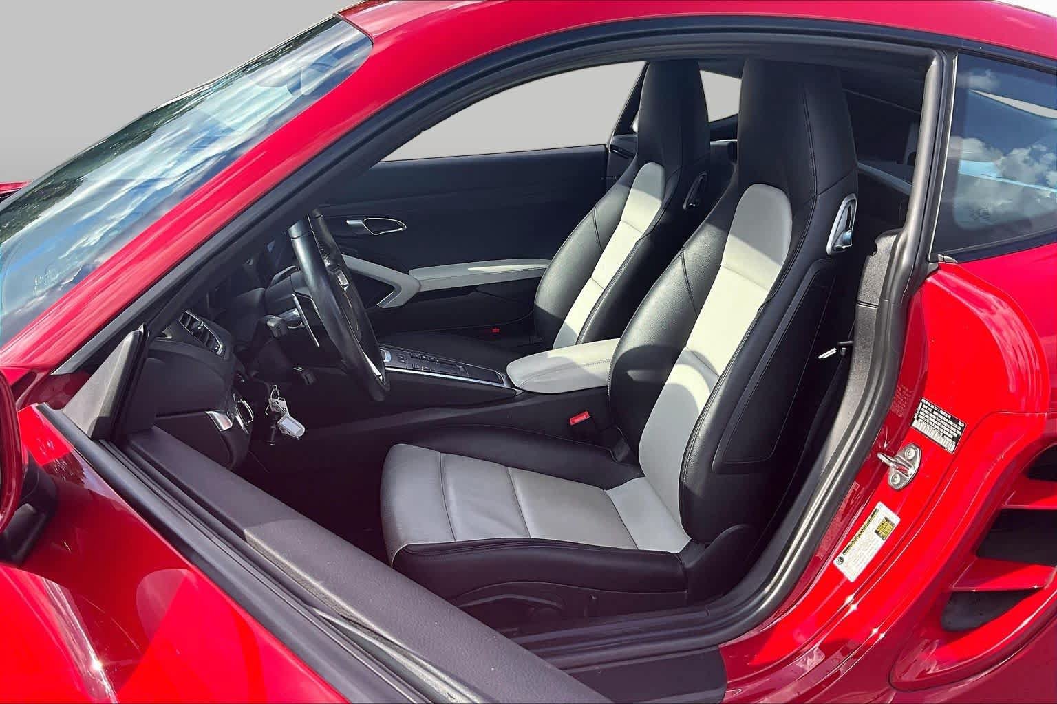 Used 2019 Porsche 718 Cayman RWD image 8