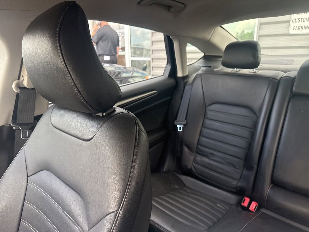 Used 2016 Ford Fusion SE w/ Equipment Group 202A AWD/4WD image 17