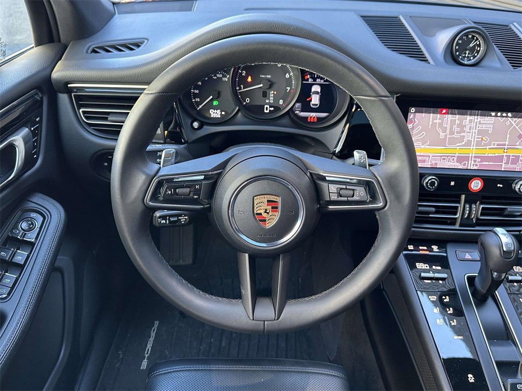 Certified 2025 Porsche Macan image 14