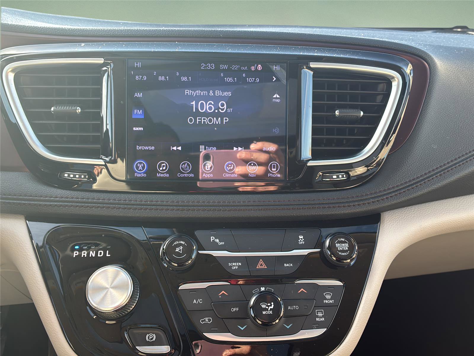 Used 2017 Chrysler Pacifica Limited image 21