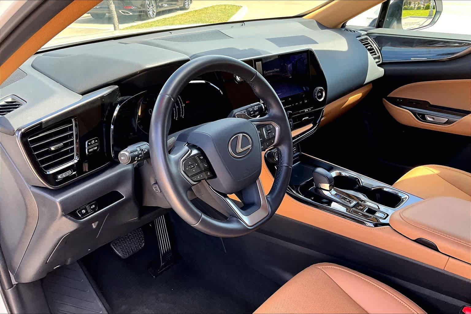 Used 2025 Lexus NX 250 FWD w/ Accessory Package (Z1) image 18